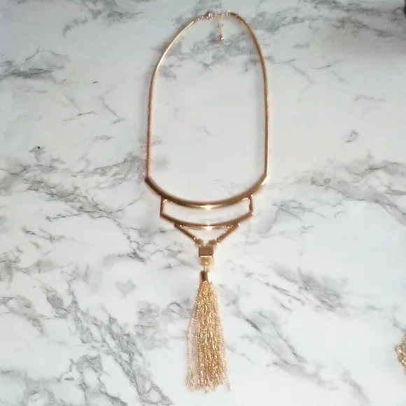 Beautiful Vintage Gold Tone Statement Necklace with Tassel - Picture 2 of 11